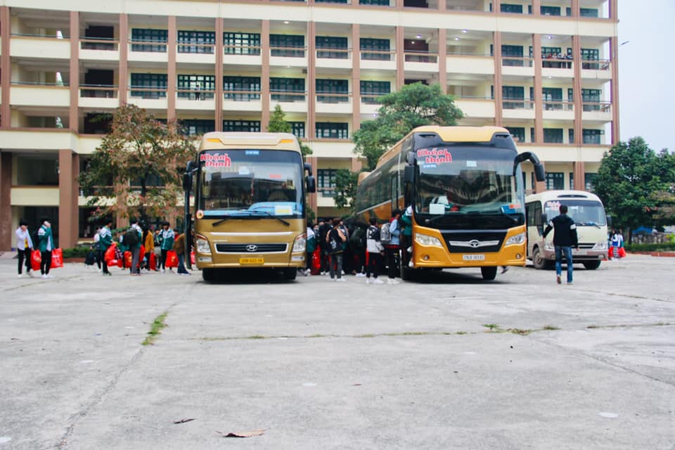 Trường IETC tổ chức “chuyến xe Tết sum vầy” Xuân Tân Sửu 2021 cho học sinh, sinh viên về quê ăn tết. 