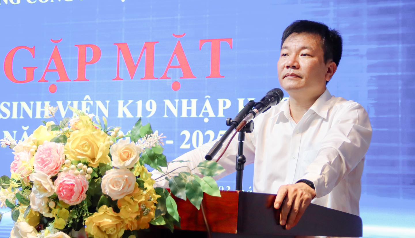 Gặp mặt tân sinh viên K19