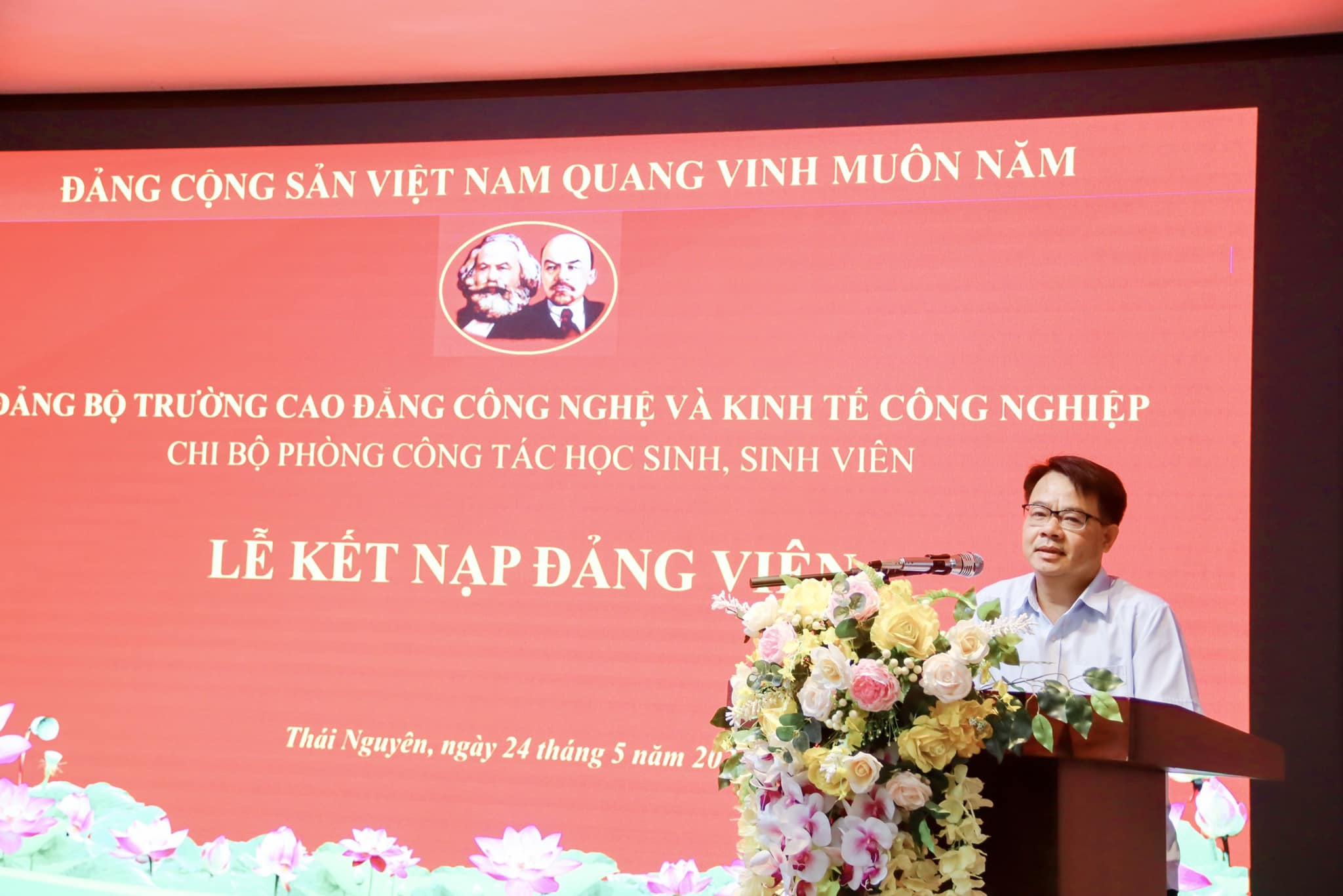 Lễ kết nạp Đảng viên từ Đoàn viên ưu tú là sinh viên IETC