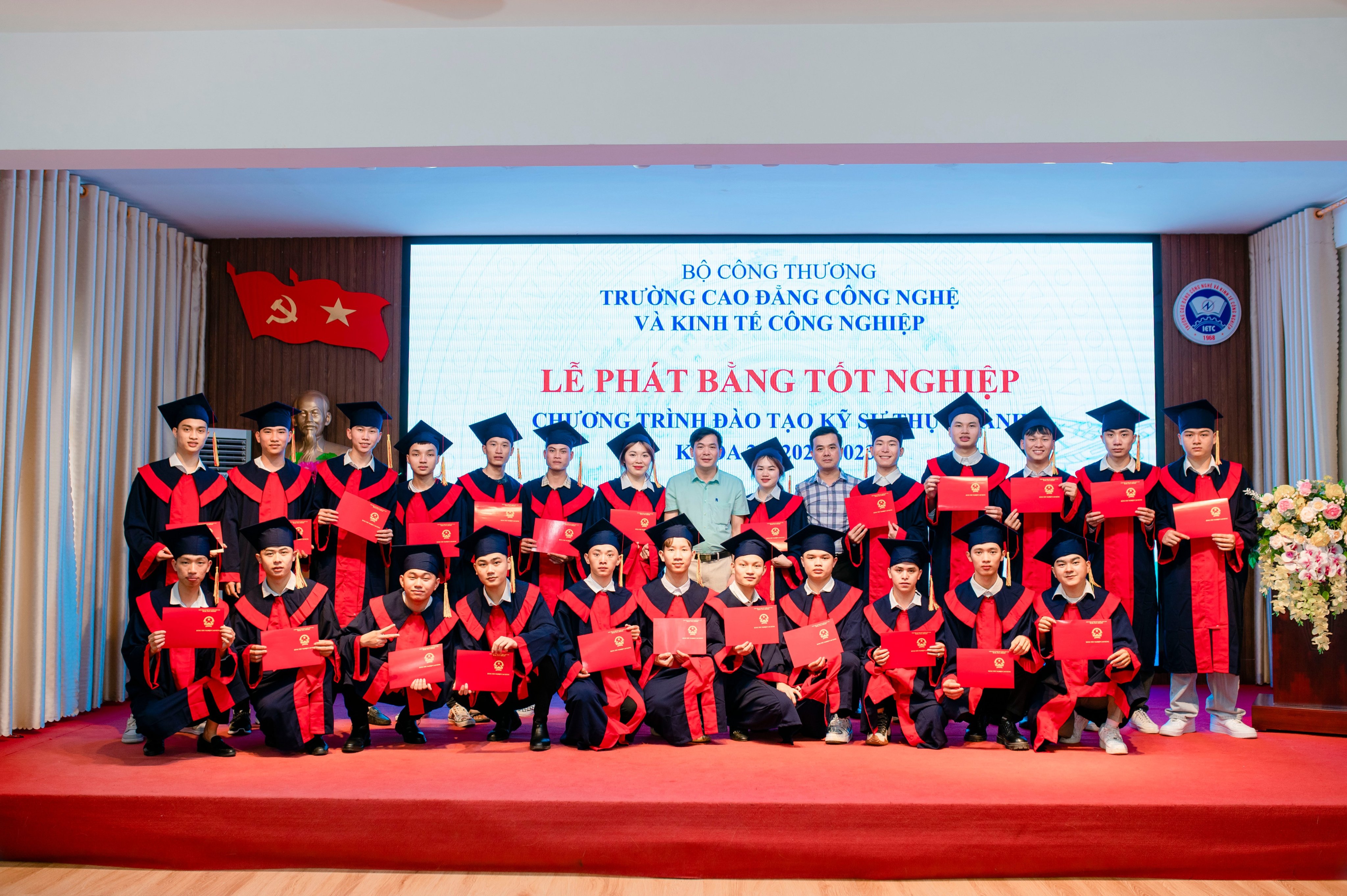 Daikin tặng thiết bị đào tạo