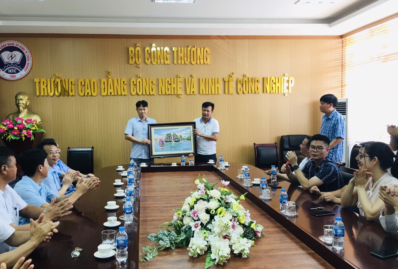 TRƯỜNG IETC TỔ CHỨC GIAO LƯU VỚI TRƯỜNG CAO ĐẲNG CÔNG NGHIỆP VÀ XÂY DỰNG