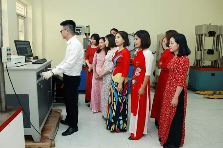 Giờ thực hành tại trung tâm thí nghiệm Vật liệu xây dựng