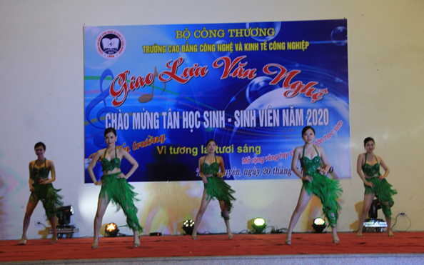 Giao lưu văn nghệ chào đón tân học sinh -sinh viên năm 2020