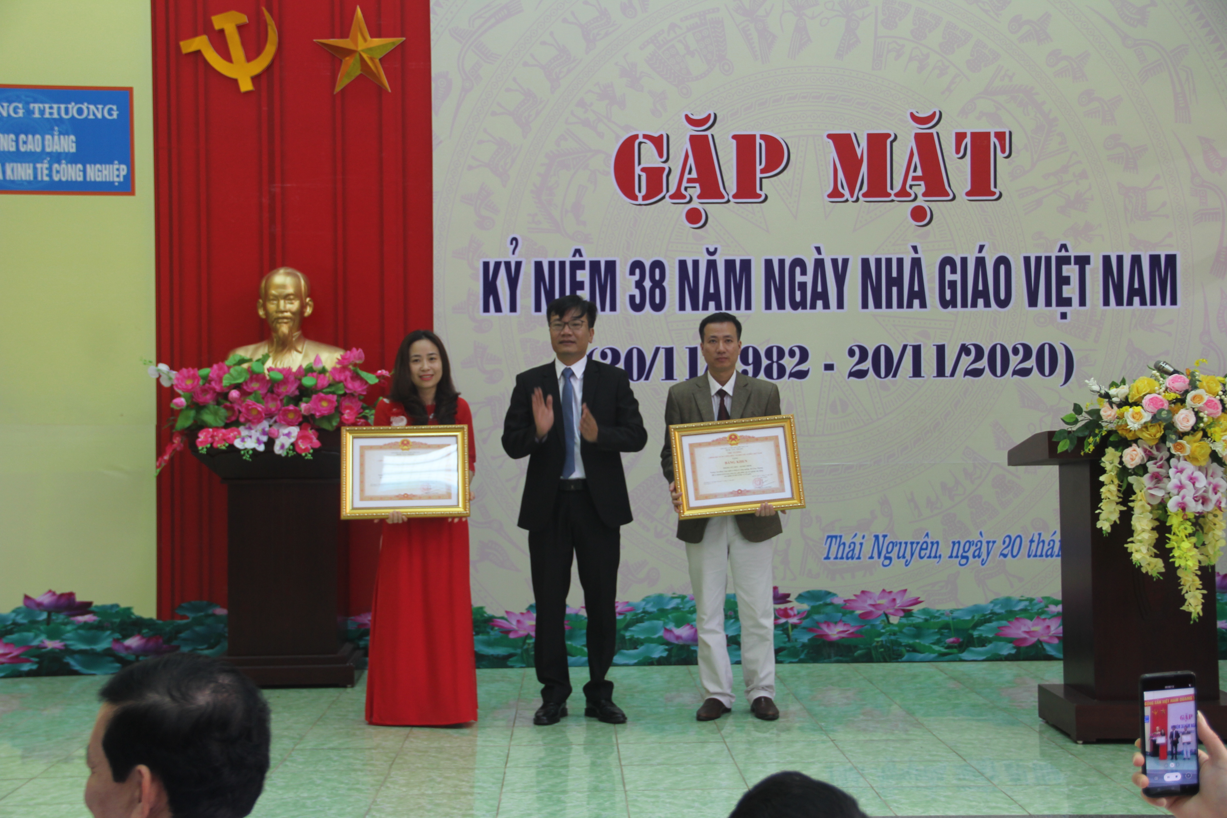 Trường IETC tổ chức chương trình gặp mặt kỷ niệm 38 năm Ngày Nhà giáo Việt Nam