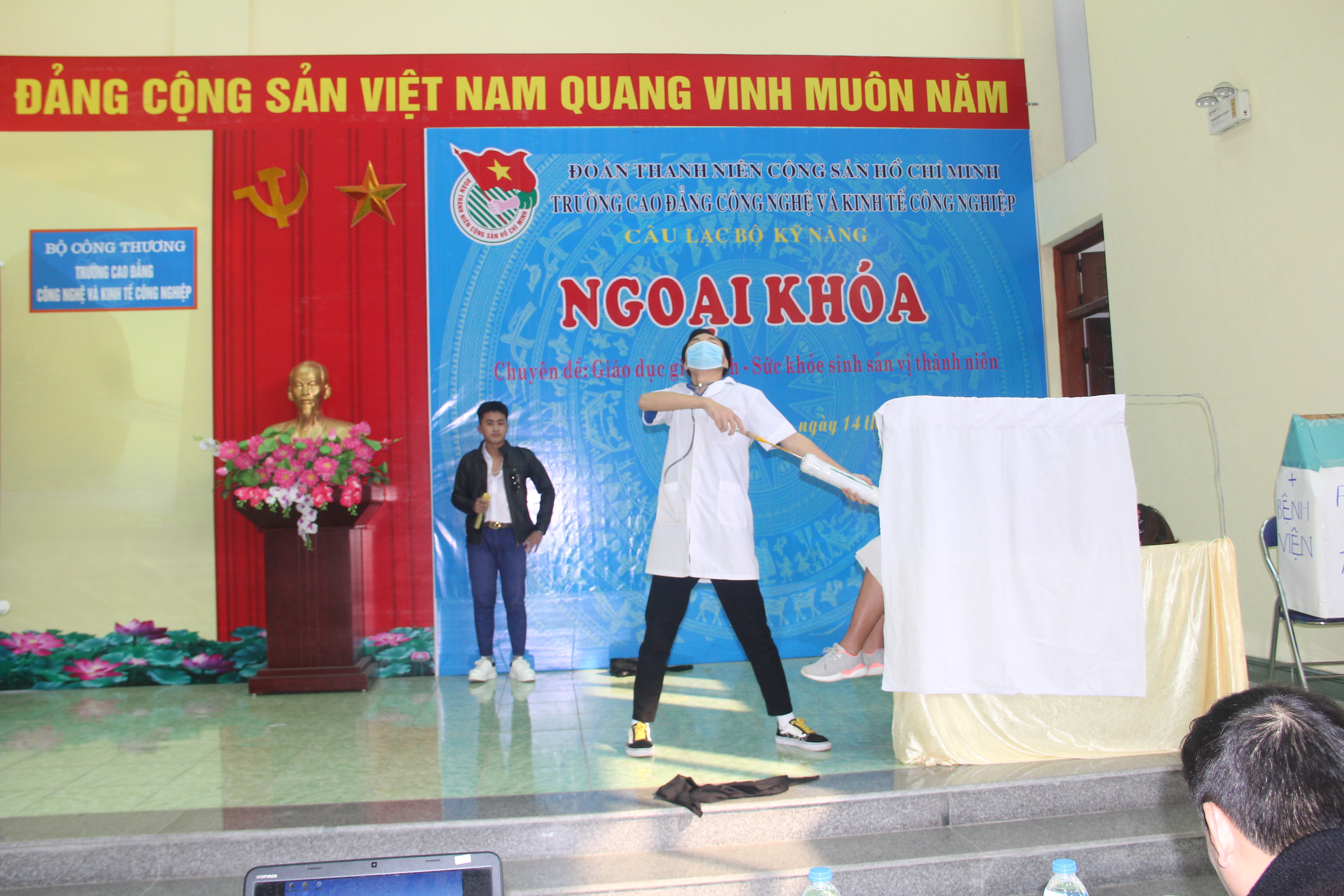 SINH HOẠT NGOẠI KHOÁ TRƯỜNG IETC: NÓI GÌ CÁC TÌNH HUỐNG ÉO LE VỀ GIỚI TÍNH- SỨC KHOẺ SINH SẢN VỊ THÀNH NIÊN