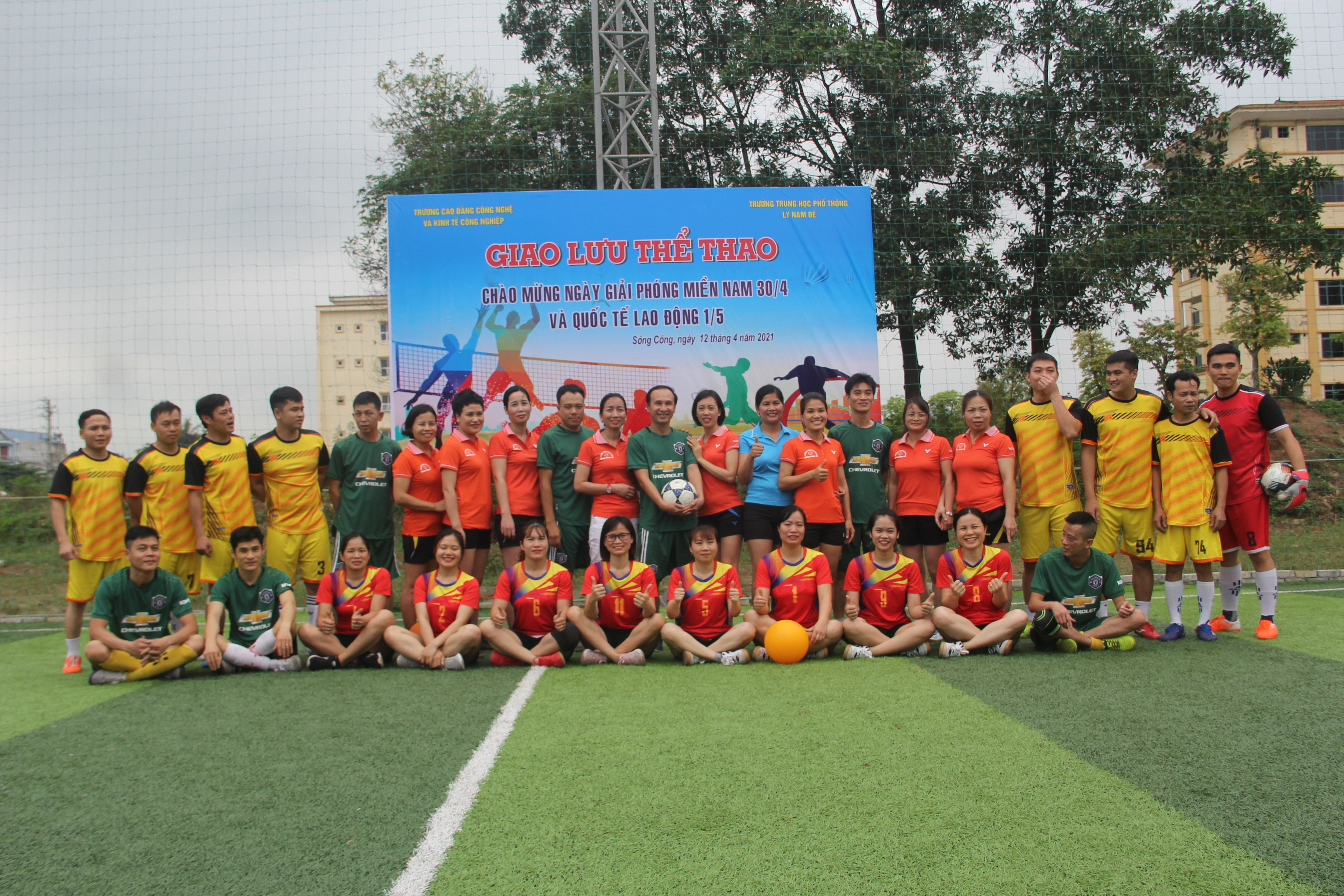 GIAO HỮU THỂ THAO GIỮA IETC VÀ TRƯỜNG THPT LÝ NAM ĐẾ