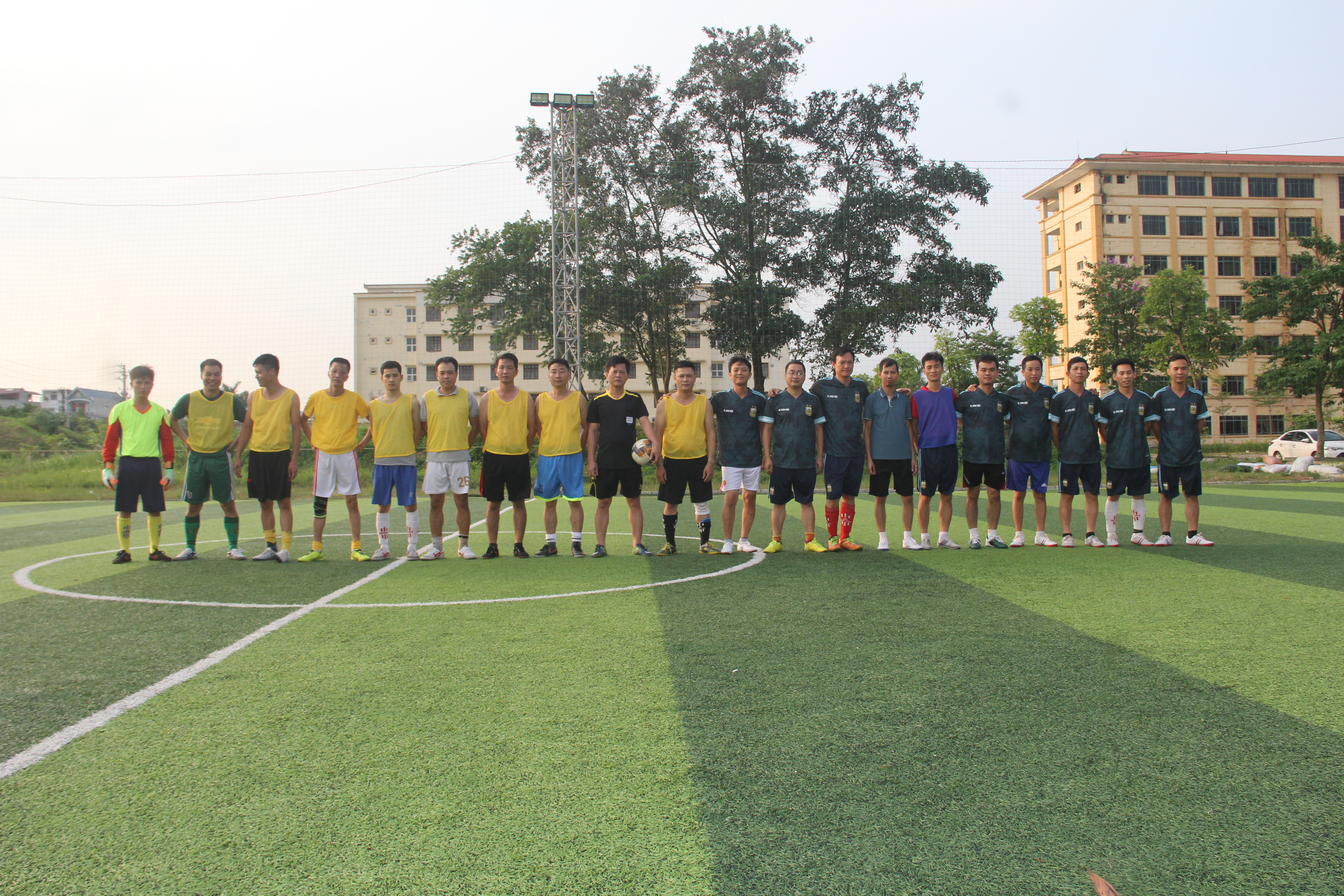 Giao lưu bóng đá kỷ niệm 131 năm ngày sinh Bác Hồ tại trường IETC