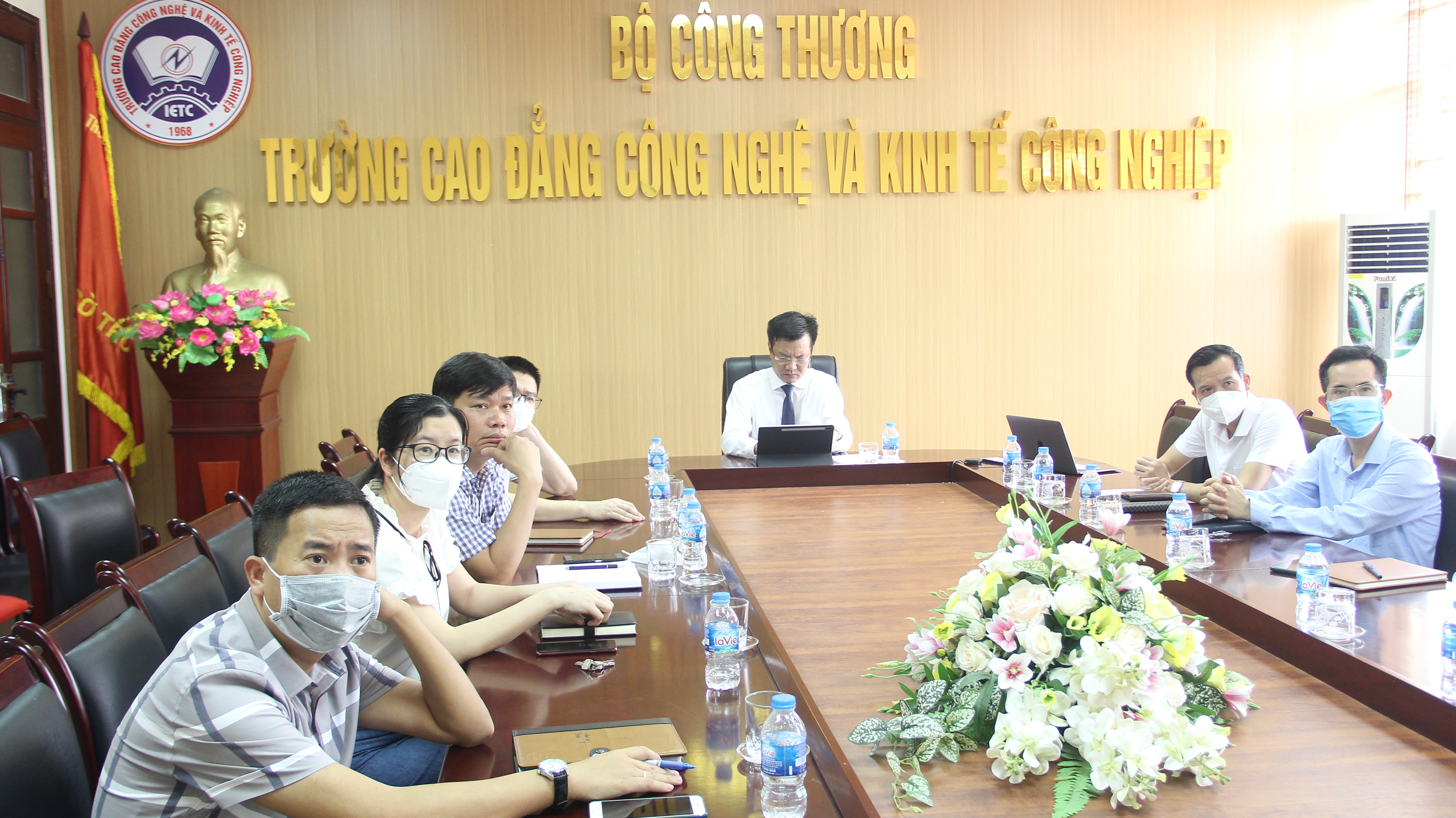 Trường IETC tổ chức Hội thảo trực tuyến giới thiệu công tác tuyển sinh hệ Trung cấp năm 2022