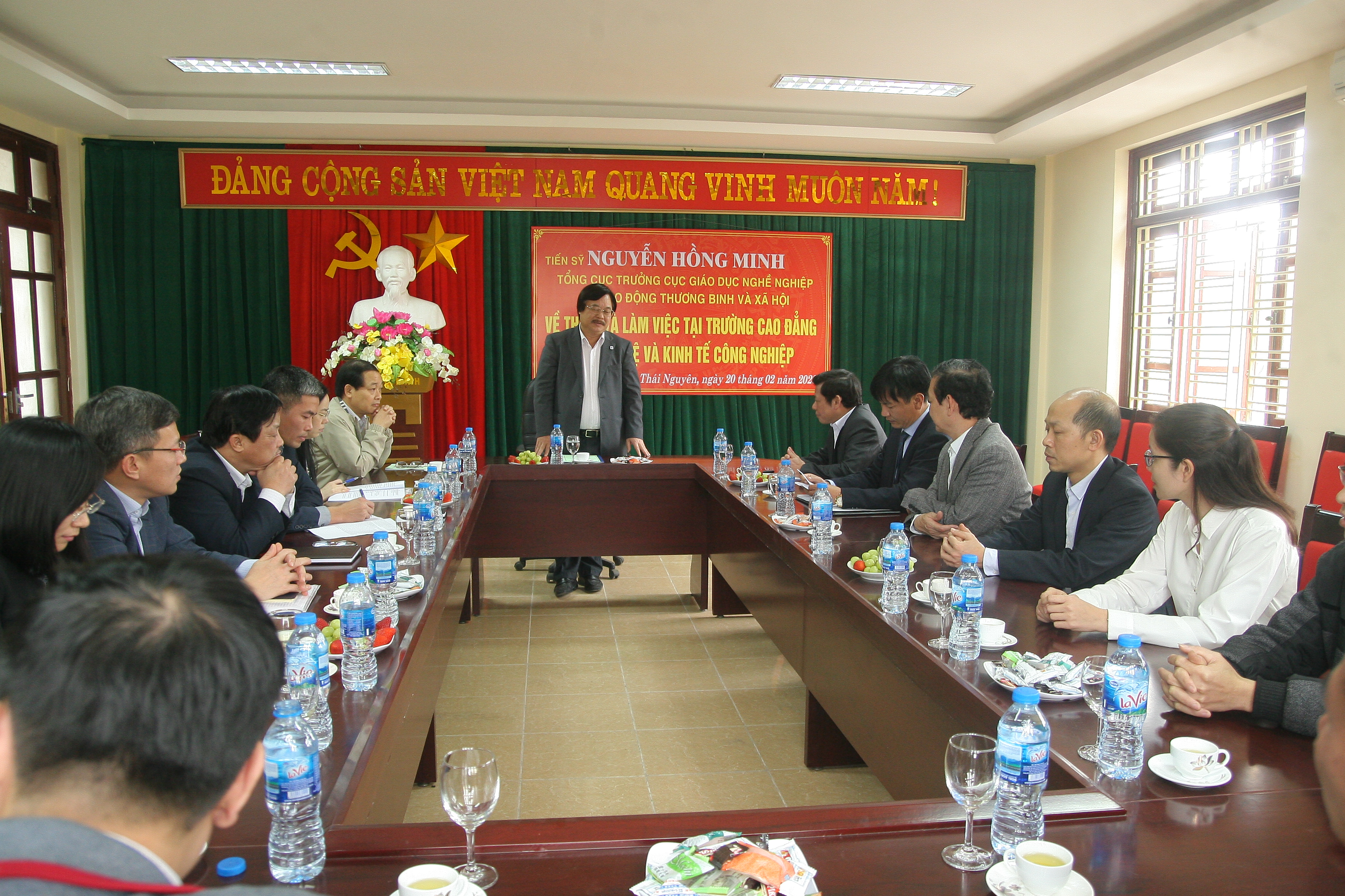 ổng cục trưởng Tổng Cục Giáo dục nghề nghiệp Nguyễn Hồng Minh làm việc với lãnh đạo và cán bộ nhà trường