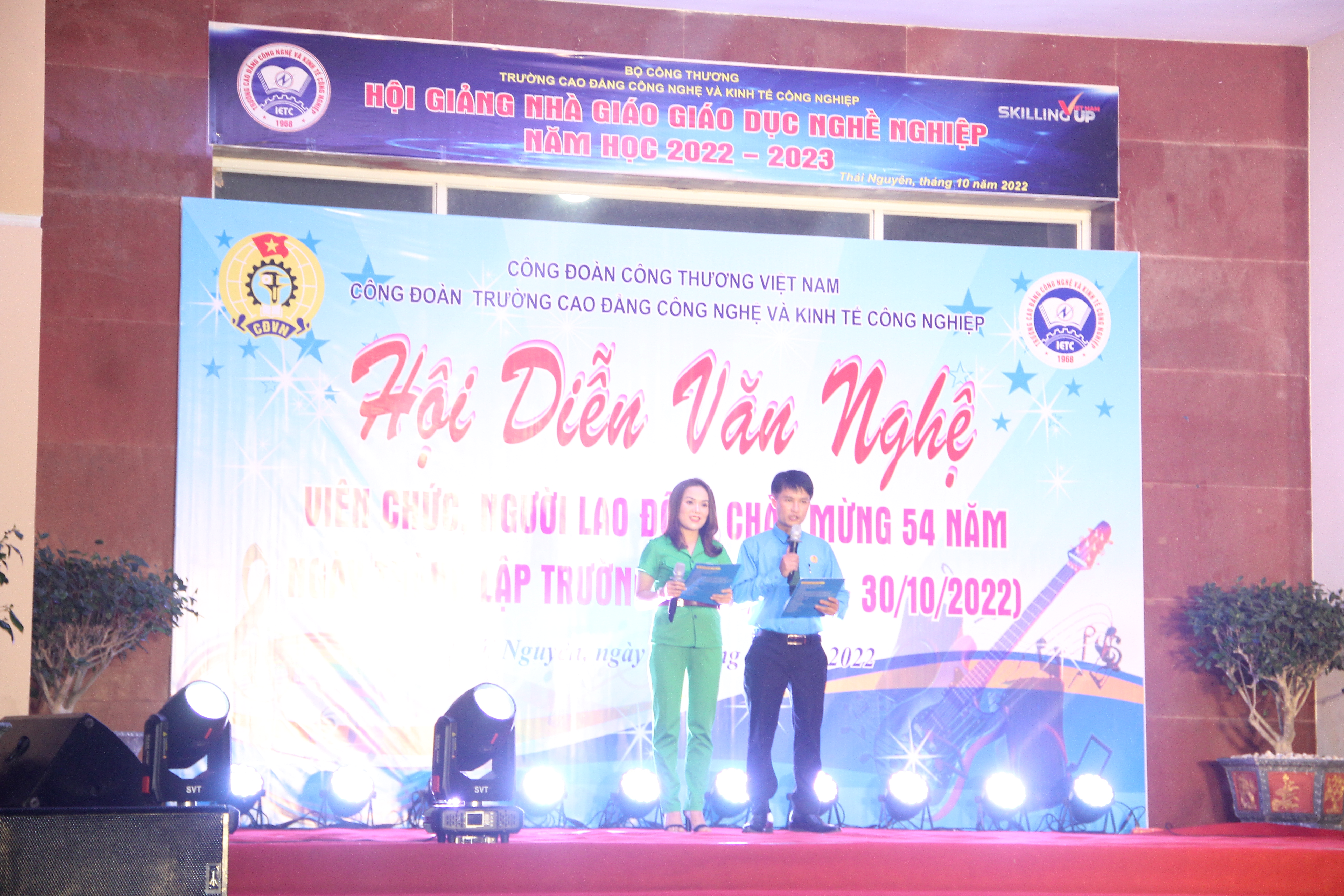 HỘI DIỄN VĂN NGHỆ CHÀO MỪNG KỶ NIỆM 54 NĂM NGÀY THÀNH LẬP TRƯỜNG