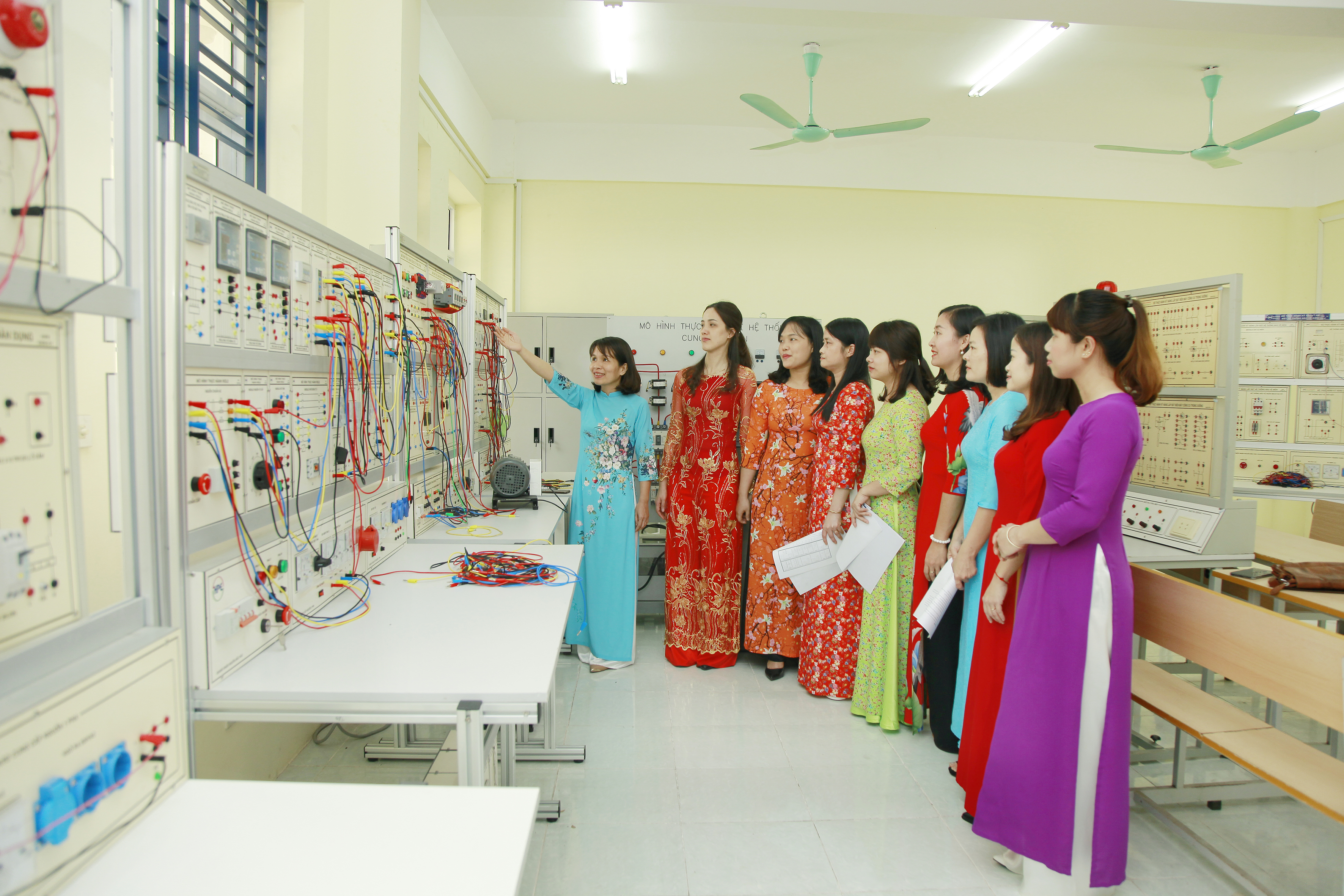 Giờ thực hành ngành Điện Công nghiệp