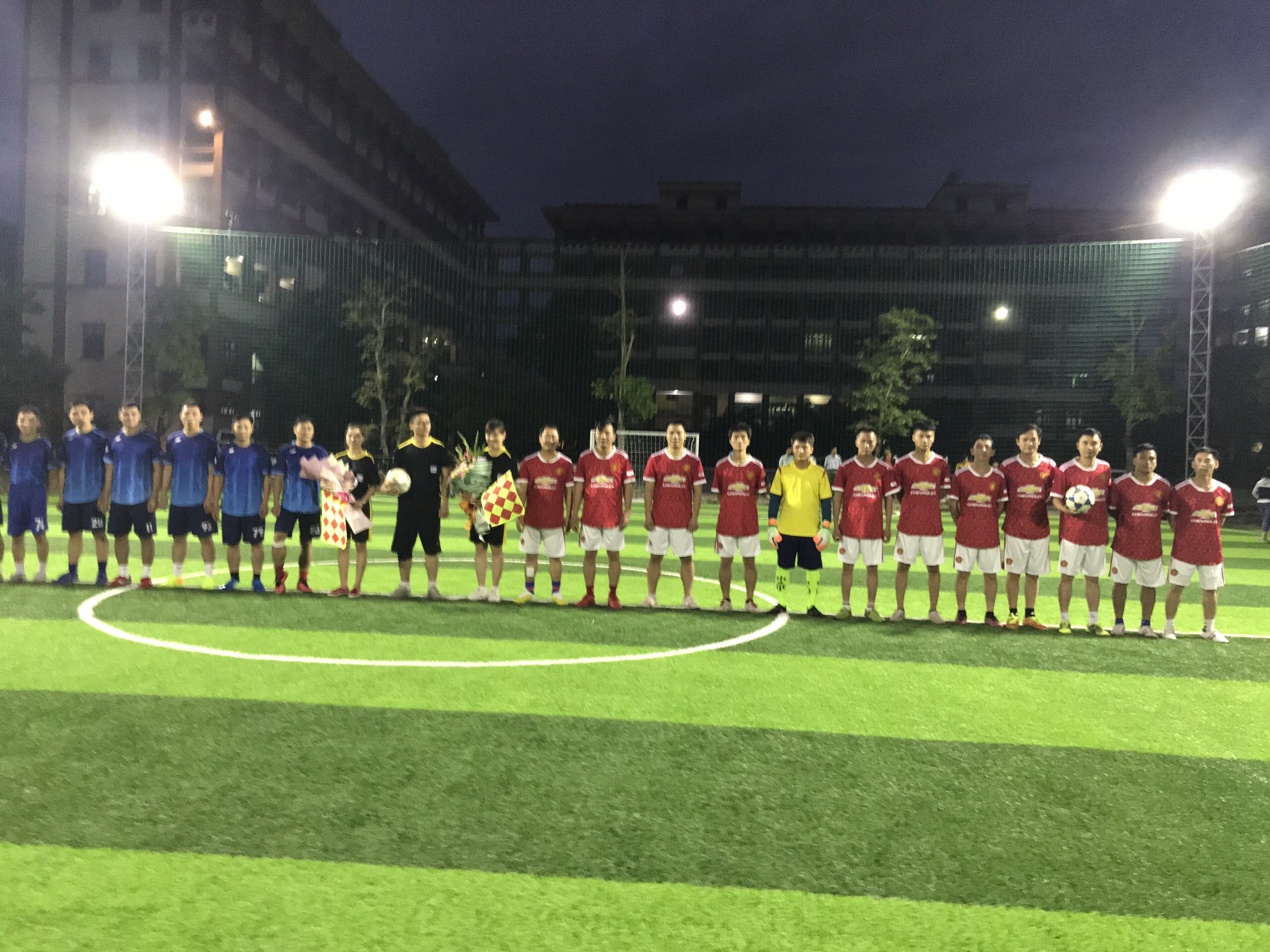 Trường IETC chính thức đưa sân cỏ nhân tạo vào hoạt động và Khai mạc Giải bóng đá CBGV, HSSV. 