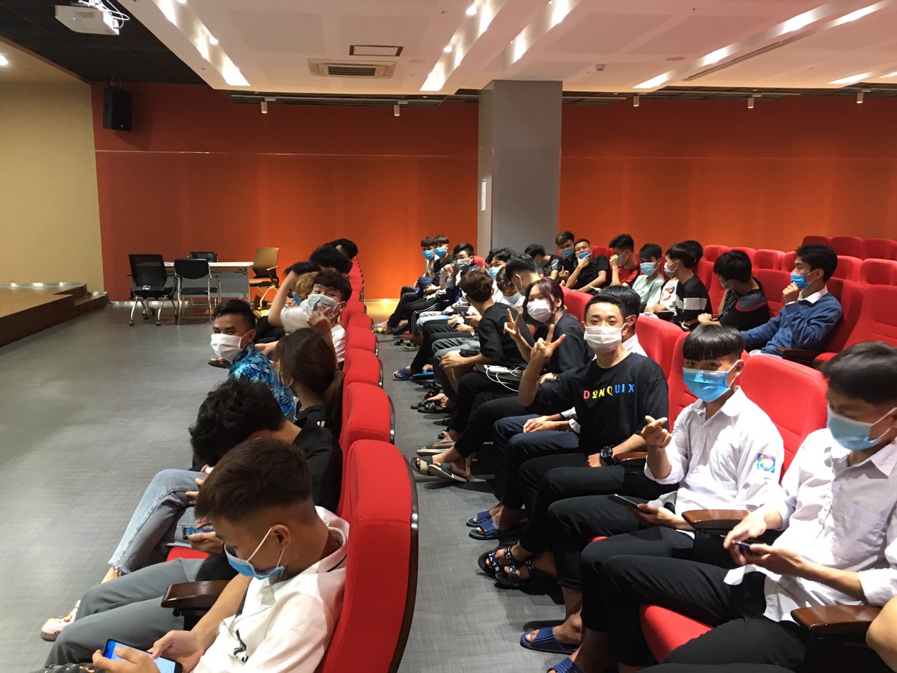 SINH VIÊN NGÀNH ĐIỆN IETC THỰC TẬP TRẢI NGHIỆM TẠI LG DISPLAY NĂM 2021