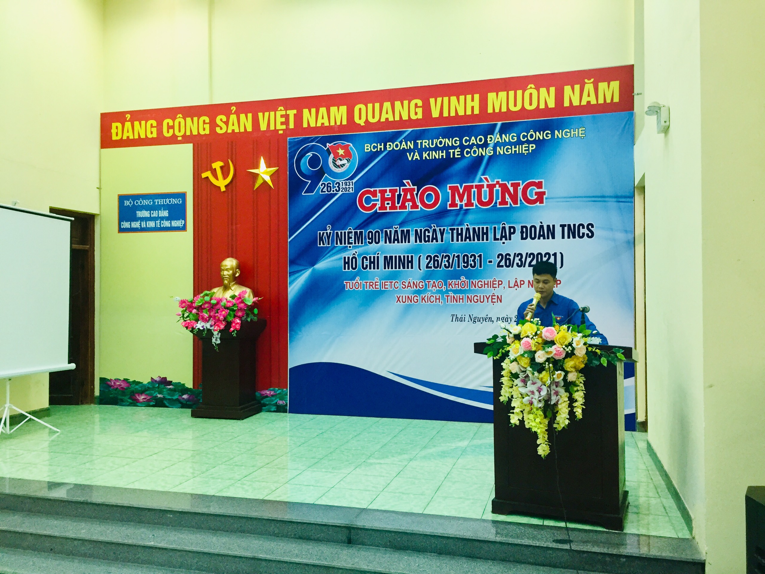 TRƯỜNG IETC TỔ CHỨC KỶ NIỆM 90 NĂM THÀNH LẬP ĐOÀN TNCS HỒ CHÍ MINH 