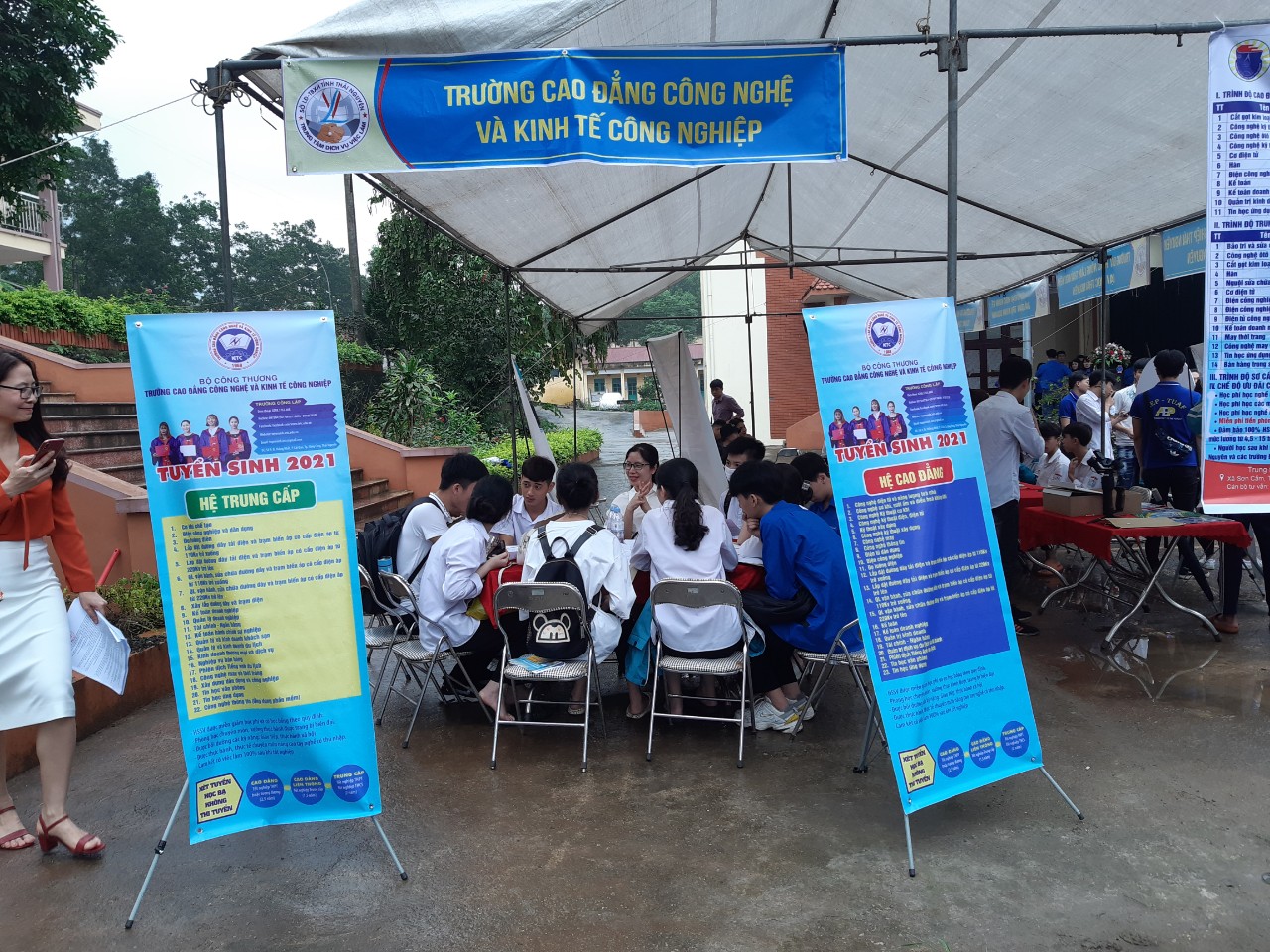 Trường IETC tổ chức tư vấn tuyển sinh, hướng nghiệp tại trường THPT Võ Nhai, THPT Hoàng Quốc Việt và THPT Lý Nam Đế.