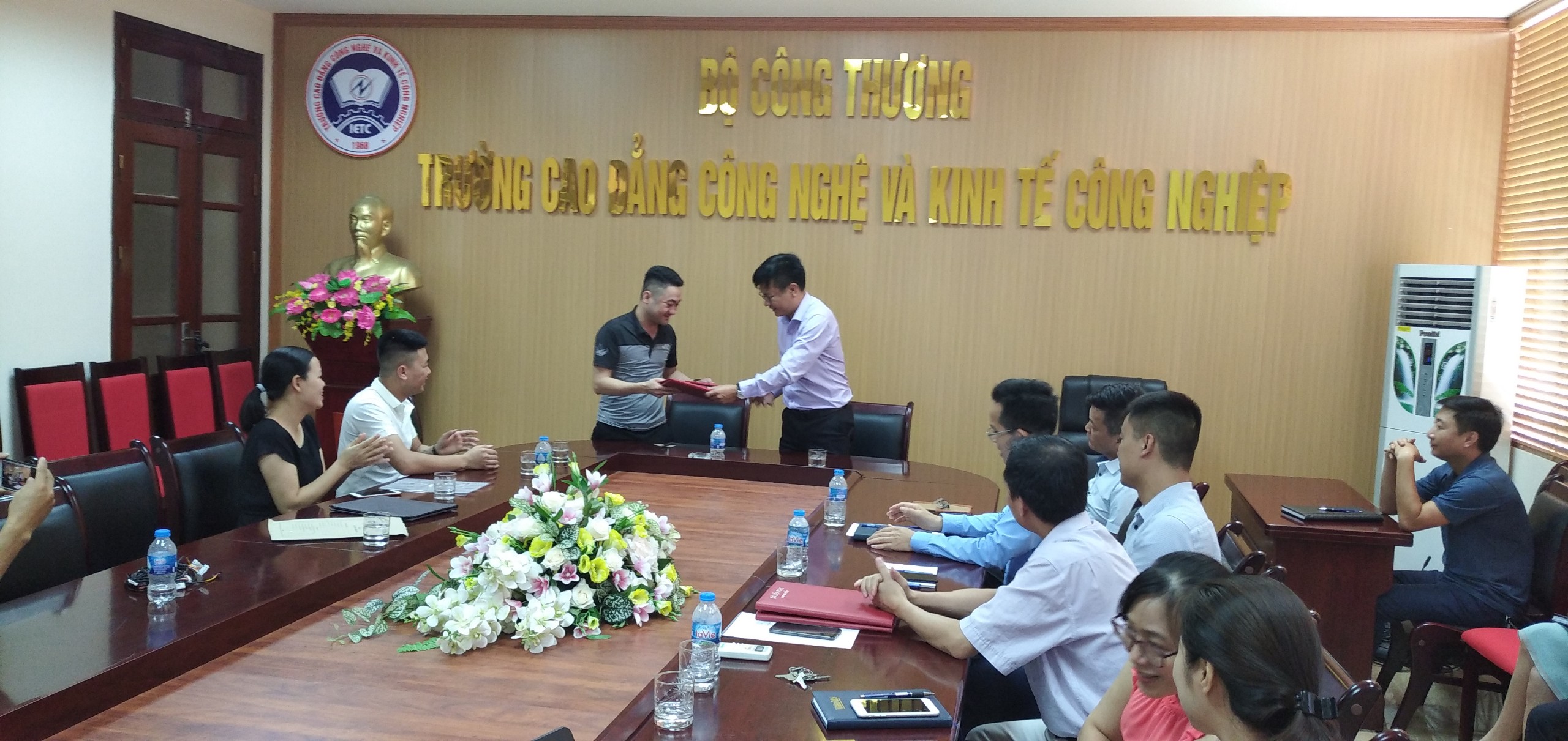 THOẢ THUẬN HỢP TÁC GIỮA TRƯỜNG IETC VÀ CÔNG TY TNHH SẢN XUẤT VÀ THƯƠNG MẠI MH.