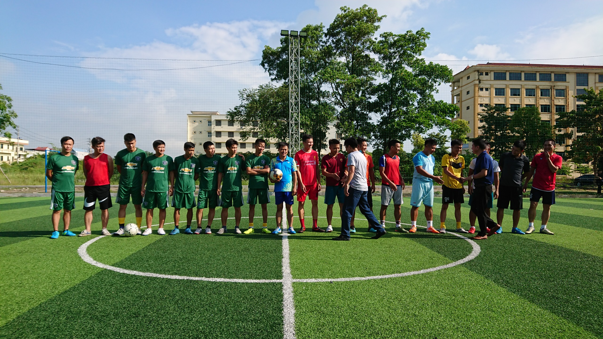 TRƯỜNG IETC TỔ CHỨC GIAO LƯU BÓNG ĐÁ VỚI PHÒNG GIÁO DỤC THÀNH PHỐ SÔNG CÔNG