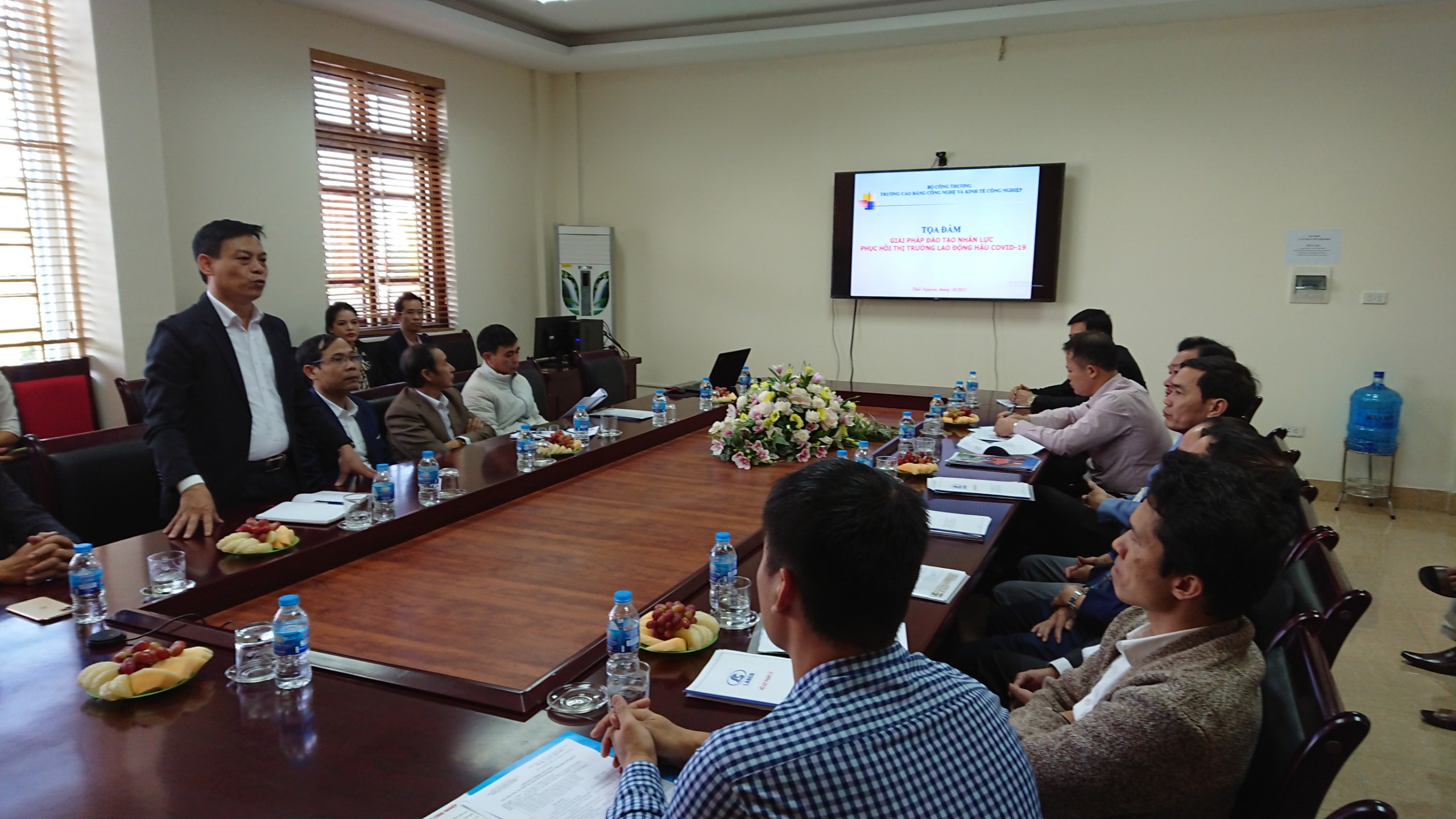 Trường (IETC) tổ chức Tọa đàm Giải pháp đào tạo nguồn nhân lực phục hồi thị trường lao động hậu covid 19