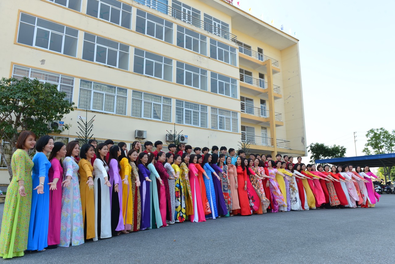 Lãnh đạo trường IETC chúc mừng ngày Nhà giáo Việt Nam 20/11