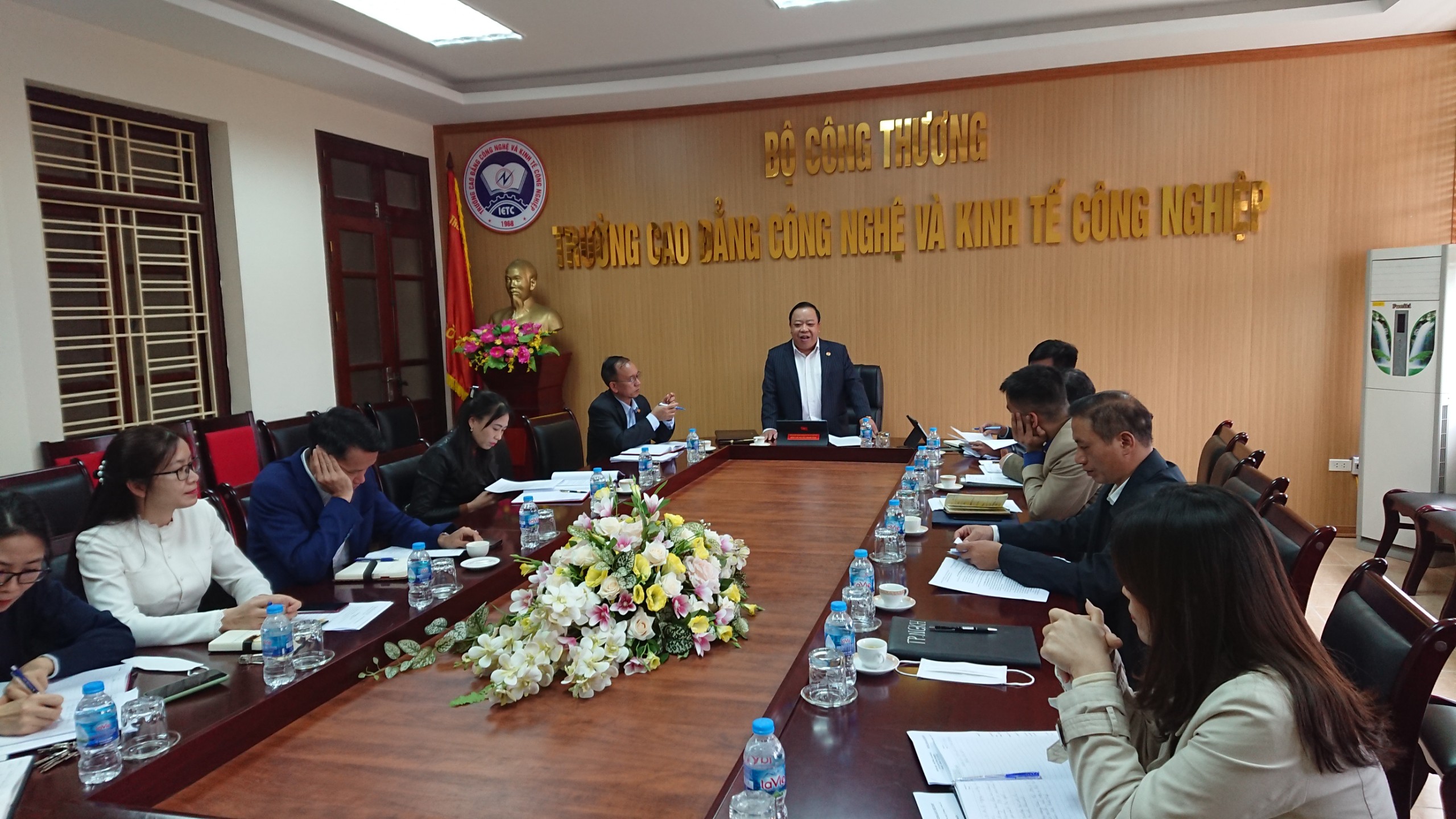 TRƯỜNG IETC TỔ CHỨC HỘI NGHỊ KIỂM ĐIỂM ĐÁNH GIÁ, XẾP LOẠI CHẤT LƯỢNG ĐẢNG VIÊN VÀ TỔ CHỨC ĐẢNG NĂM 2021